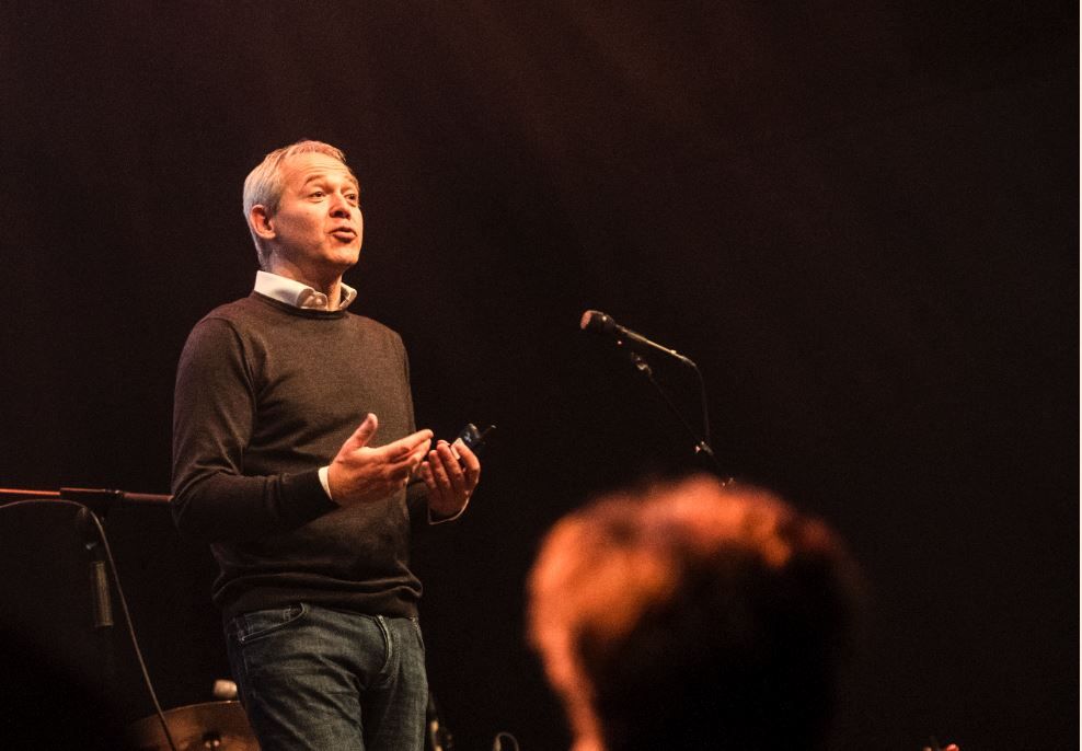 Zijn zwarte gaten zwart? – Studium Generale Universiteit Utrecht